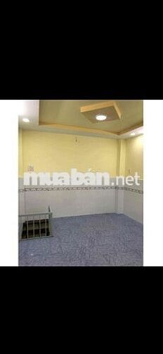 Nhà cách mạng tháng 8,có 1 trệt,1 lầu,mới.