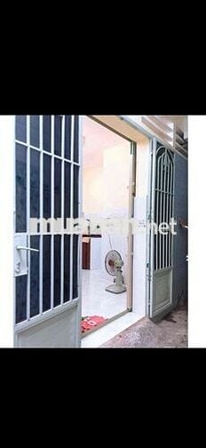 Nhà cách mạng tháng 8,có 1 trệt,1 lầu,mới.