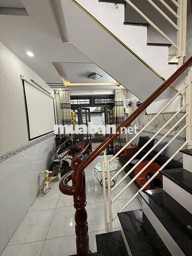NHÀ BẾN VÂN ĐỒN Q4- 3 LẦU ĐÚC - 21m2 - KO QH- GIÁ 3 TỶ NHỈNH