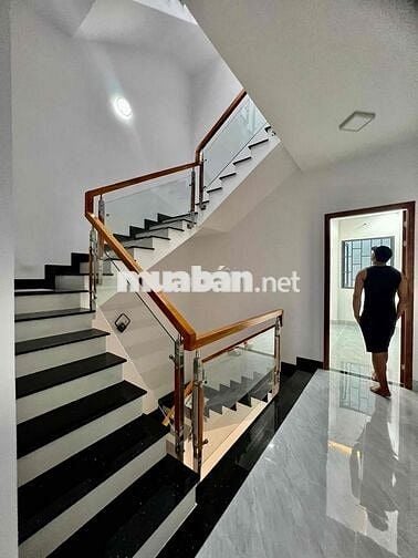 Nhà Mới DT 280m2 1Trệt 4Lầu 6Pn 7Wc Sân Thượng Hẻm Xe Tải Vỉa Hè Mát