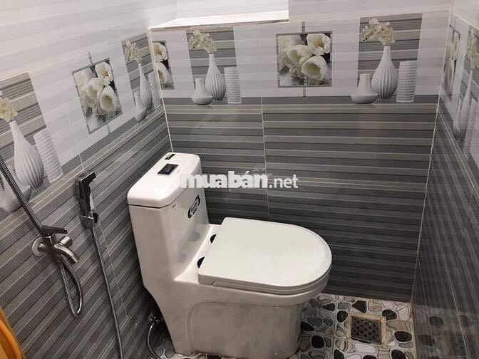 Nhà HXH Đât Thánh, P.6, Tân Bình, 3.5x10,trệt 1 lầu 4PN 2WC, giá 12tr