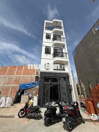 siêu phẩm ở Bình Tân, 4,5 tấm, có sân thượng, 4PN, đường 7m, giá TL
