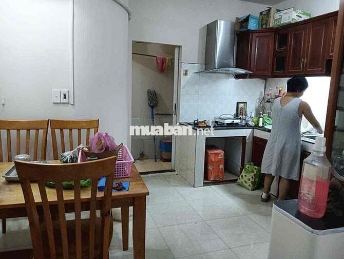 nhà đẹp 1 lầu 2pn 2wc có nội thất d42 gần chợ hiệp bình