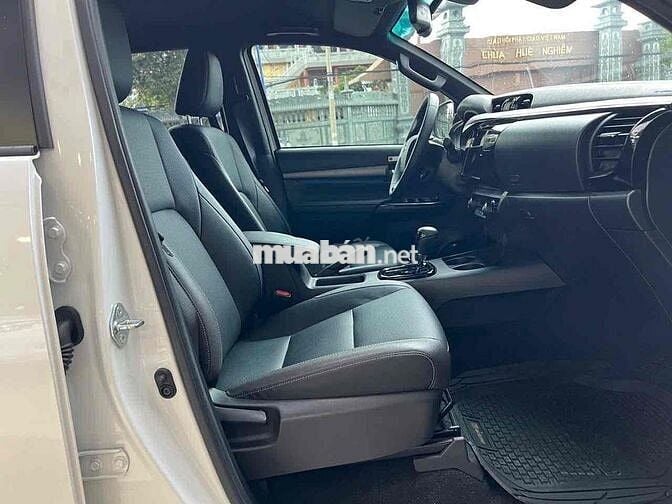 Toyota Hilux 2024 Adventure 2.8L 4x4 AT - 15000 km