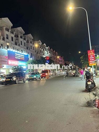 NHÀ CÓ LẦU 2TỶ MTKD NGUYỄN VĂN LƯỢNG SHR CẠNH LOTTE MART XE HƠI ĐẬU .