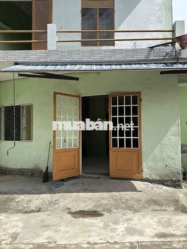 Nhà nguyên căn khu vực Hoà Xuân có vườn trồng rau nuôi gà