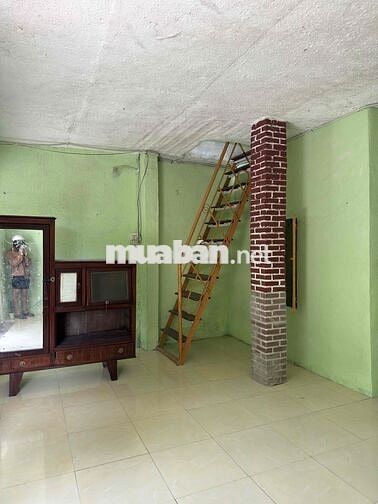 Nhà nguyên căn khu vực Hoà Xuân có vườn trồng rau nuôi gà