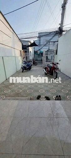 Nhà trống không người ở ngay 1 sẹc ngắn đường HL65, Giá 900 Triệu Shr