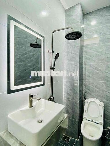 Chủ đi định cư cần bán nhà đường Tân Phước, Quận 10. Giá 4,6Tỷ/ 4x10m.