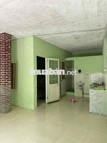 Nhà nguyên căn khu vực Hoà Xuân có vườn trồng rau nuôi gà