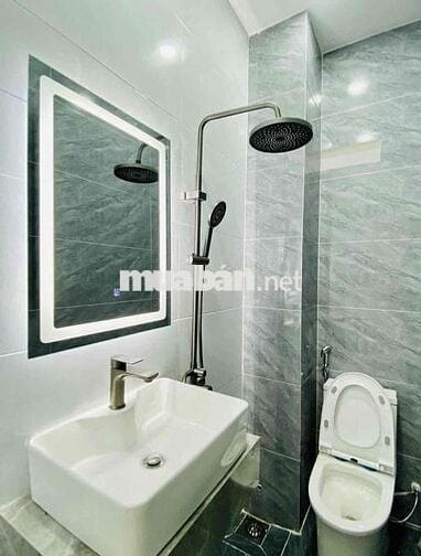 Chủ đi định cư cần bán nhà đường Tân Phước, Quận 10. Giá 4,6Tỷ/ 4x10m.