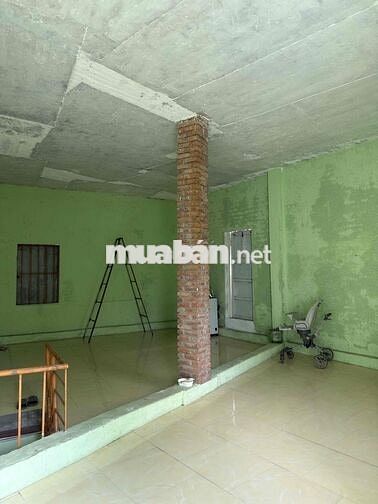 Nhà nguyên căn khu vực Hoà Xuân có vườn trồng rau nuôi gà