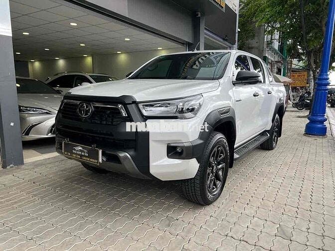 Toyota Hilux 2024 Adventure 2.8L 4x4 AT - 15000 km