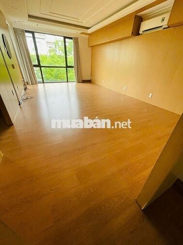 BIỆT THỰ SÂN VƯỜN CỰC ĐẸP - 43A Hoa Đào P7 Q.PN - Sân đậu xe 800m2 sàn