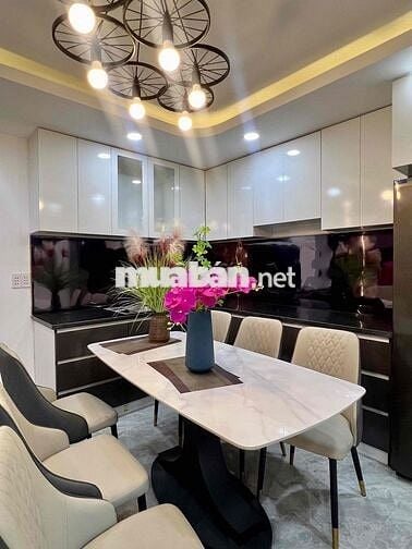Nhà Phố Mới Xây 100% DT 240m2 1Trệt 1Lửng 3Lầu 5Pn 5Wc Nội Thất Mới