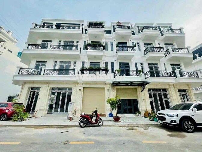 Nhà Phố Có Bảo Vệ 24/24 DT 4x15 1Trệt 3Lầu 4Pn 5Wc Mới Xây 100%