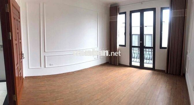 Bán nhà Nguyễn Văn Linh, Diện tích: 32m² x 5 tầng,ngõ thông,hơn 6 tỷ.