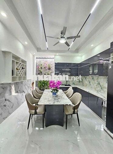Nhà phố 3 tầng mặt tiền kinh doanh cách đường lớn chỉ 100m