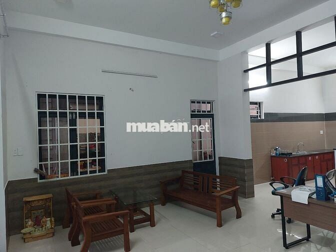 Bán nhà trục đường thông bến xe trung tâm Lê Thạch