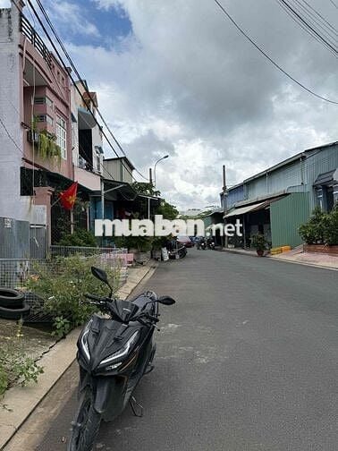 nhà thuê/an dương vương p16q8 DT90m giá 13tr