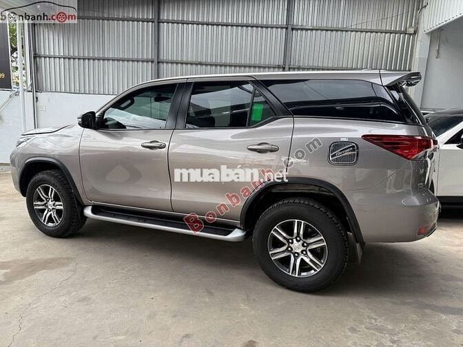 Toyota Fortuner 2.4L 4x2 MT 2022 - 890 Triệu