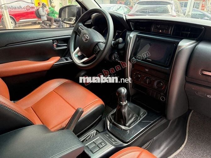 Toyota Fortuner 2.4L 4x2 MT 2022 - 890 Triệu