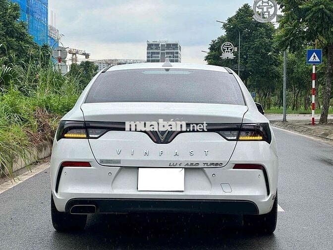 VinFast Lux A2.0 2022 A2.0 Tiêu chuẩn - 9000 km