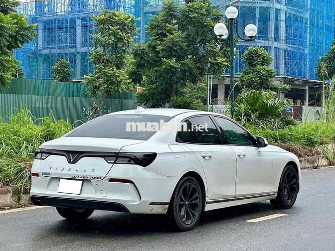VinFast Lux A2.0 2022 A2.0 Tiêu chuẩn - 9000 km