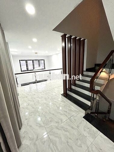 56.2m2 - Giá 10.8tỷ- HXH căn góc Hoàng Trọng Mậu kế tiểu học Tân Hưng