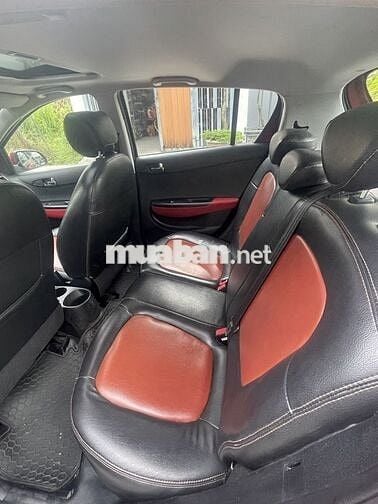 Lên 7 chỗ cần bán Hyundai i20 2011 1.4 AT