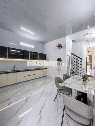 Bán nhà phố hiện đại tại đại lộ hùng vương