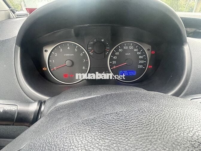 Lên 7 chỗ cần bán Hyundai i20 2011 1.4 AT