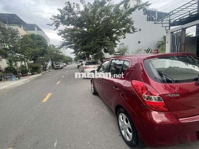 Lên 7 chỗ cần bán Hyundai i20 2011 1.4 AT