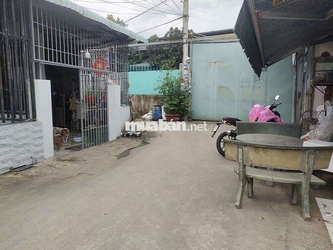 Bán nhà góc 2 mặt tiền hẻm xe tải lớn cách Bùi Công Trừng 150m