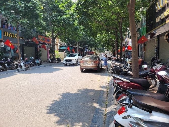 BÁN ĐẤT MẶT PHỐ TRẦN CUNG, 135M2, MT 5.7M, CHỈ 28.5 TỶ