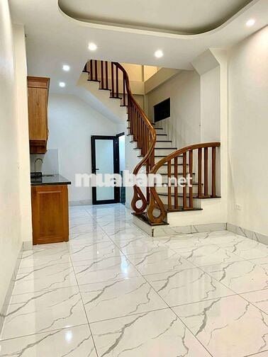 Nhà Giang Chính, lô góc,4 tầng, 2 thoát vĩnh viễn