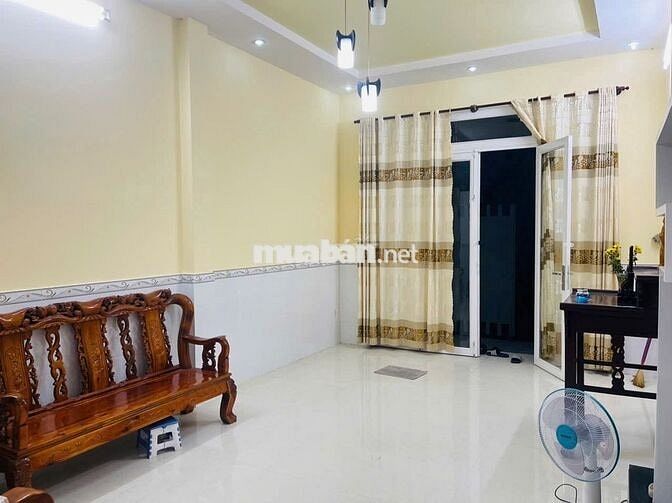Bán nhà 2 tầng đẹp 70m2, HXH bên hông chợ THỦ ĐỨC - chỉ 4,99 tỷ TL.