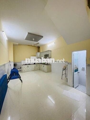 Bán nhà 2 tầng đẹp 70m2, HXH bên hông chợ THỦ ĐỨC - chỉ 4,99 tỷ TL.