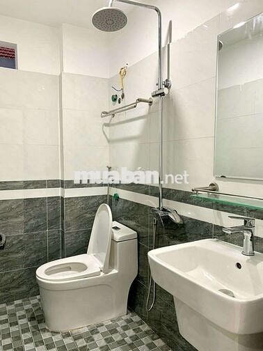 Nhà Giang Chính, lô góc,4 tầng, 2 thoát vĩnh viễn