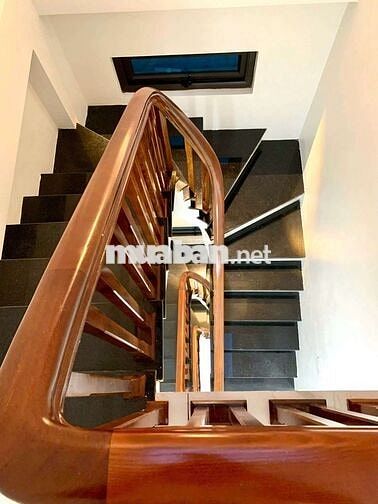 Nhà Giang Chính, lô góc,4 tầng, 2 thoát vĩnh viễn