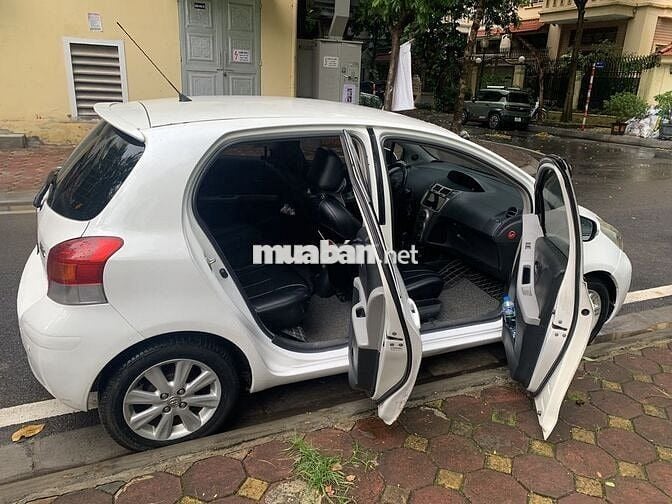 Bán xe Toyota Yaris 2011 1.3 AT - giá 238trhaf