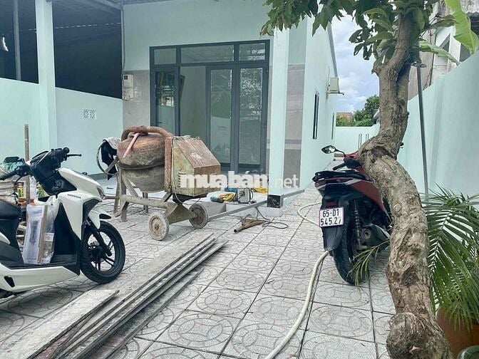 NHÀ CHO THUÊ  Đối diện trường ĐH FPT, Trường QT Singaopre, Học viện ch