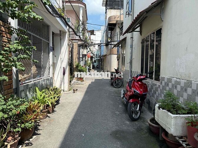cần bán nhà p11 ngay coop mart quan trung