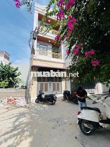 Nhà 3 Tầng Đẹp — Bình Tân 81.7M2 (4.2mx18m) Nở Hậu 7m - Hướng Đông