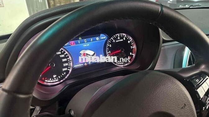 VinFast Lux SA2.0 2021 Premium 2.0 AT - 45000 km