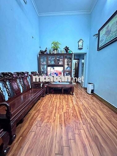 Nhanh! Chính Kinh, kinh doanh, 40m ra phố, ngõ 3m. Nhà đẹp.44m Chỉ 7,8