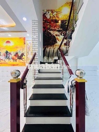 Nhà 3 Tầng Đẹp — Bình Tân 81.7M2 (4.2mx18m) Nở Hậu 7m - Hướng Đông