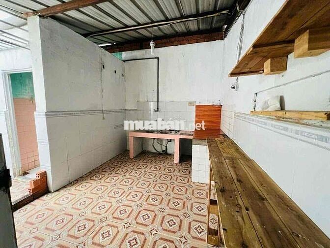 Nhà cấp 4 DT 120m2 gần đường Tô Vĩnh Diện, Vincom Thủ Đức