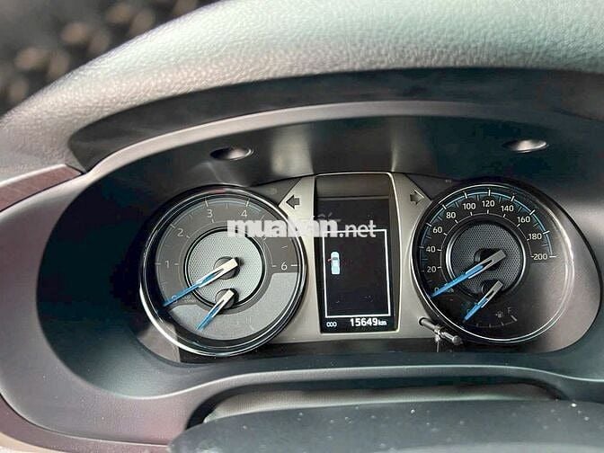 Toyota Hilux 2.8Q Adventure 2025 một chủ