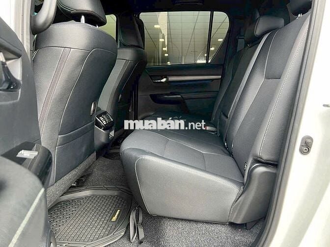 Toyota Hilux 2.8Q Adventure 2025 một chủ